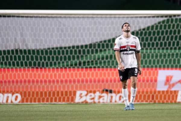 Calleri rompe ligamento do joelho e desfalcará São Paulo calleri-rompe-ligamento-do-joelho-e-desfalcara-sao-paulo