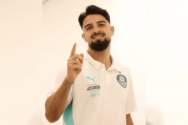 Com 200 jogos através do Palmeiras, Flaco López é homenageado através do clube com-200-jogos-pelo-palmeiras,-flaco-lopez-e-homenageado-pelo-clube